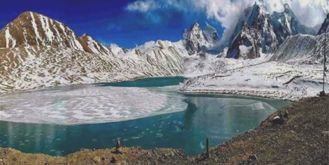 01 see the frozen part of the Lake